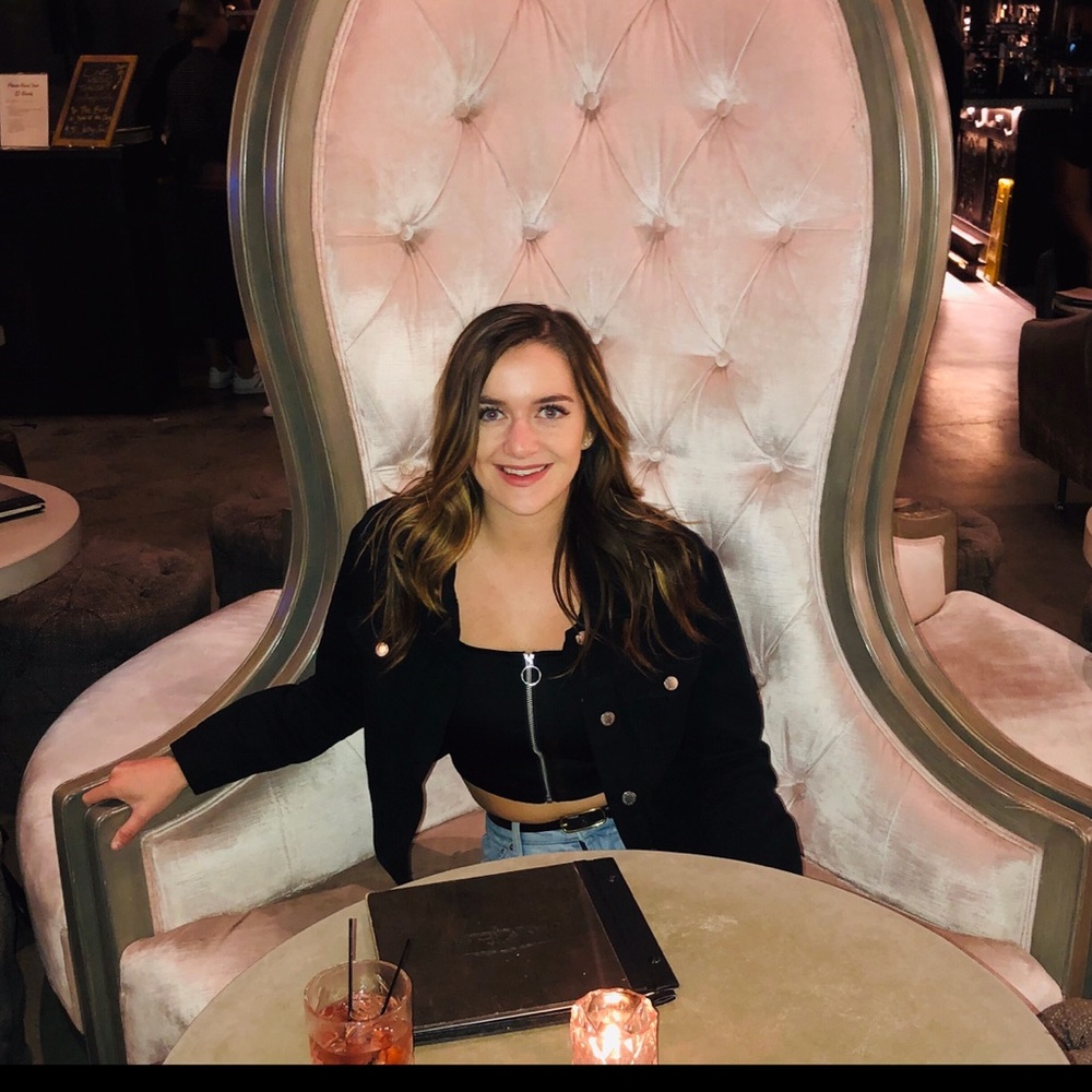 Meet your Posher, Alexis
